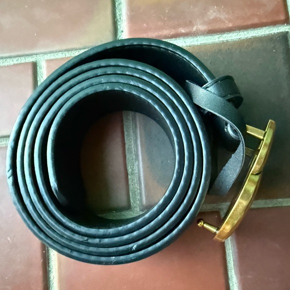 Unauthenticated Luxury Black Leather Belt with Gold Buckle - Picture 2 of 3